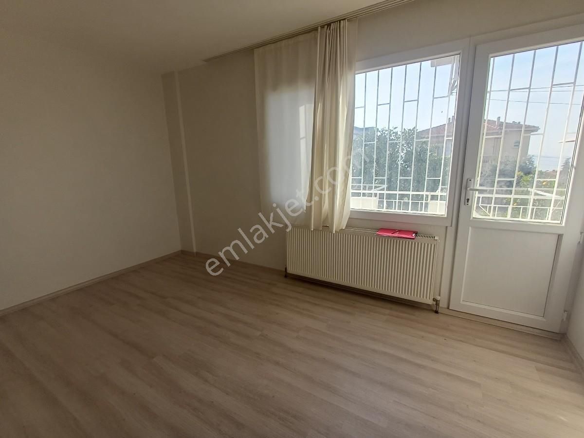 Bornovada Seçkin Aileler İçin 3+1 Ferah Kiralık Daire - Görsel 11