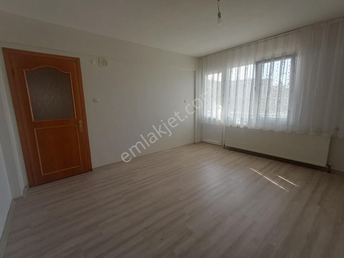 Bornovada Seçkin Aileler İçin 3+1 Ferah Kiralık Daire - Görsel 15