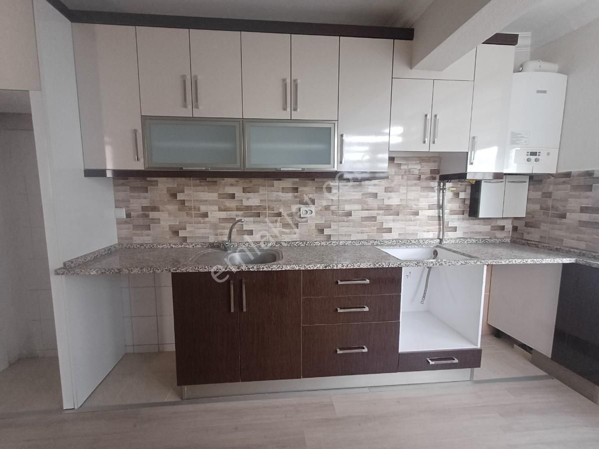 Bornovada Seçkin Aileler İçin 3+1 Ferah Kiralık Daire - Görsel 9