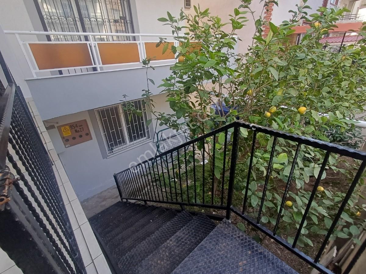 Bornovada Seçkin Aileler İçin 3+1 Ferah Kiralık Daire - Görsel 3