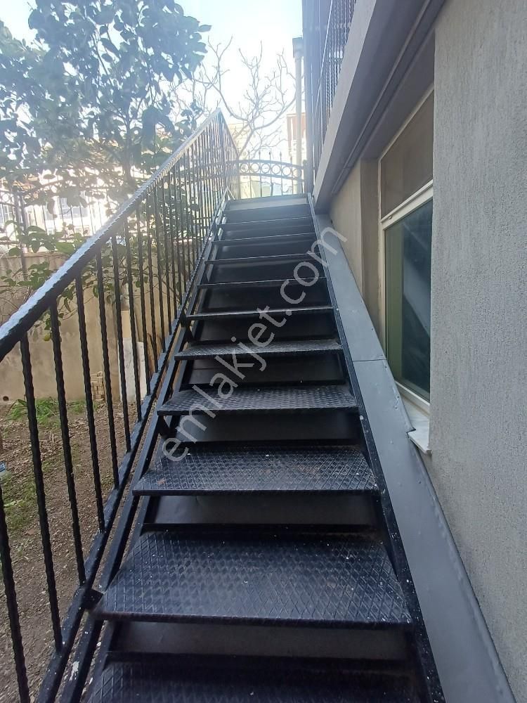 Bornovada Seçkin Aileler İçin 3+1 Ferah Kiralık Daire - Görsel 4