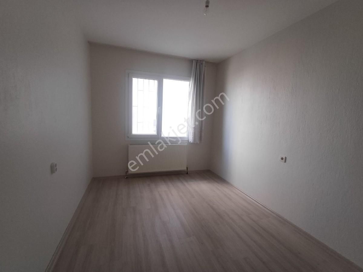 Bornovada Seçkin Aileler İçin 3+1 Ferah Kiralık Daire - Görsel 16