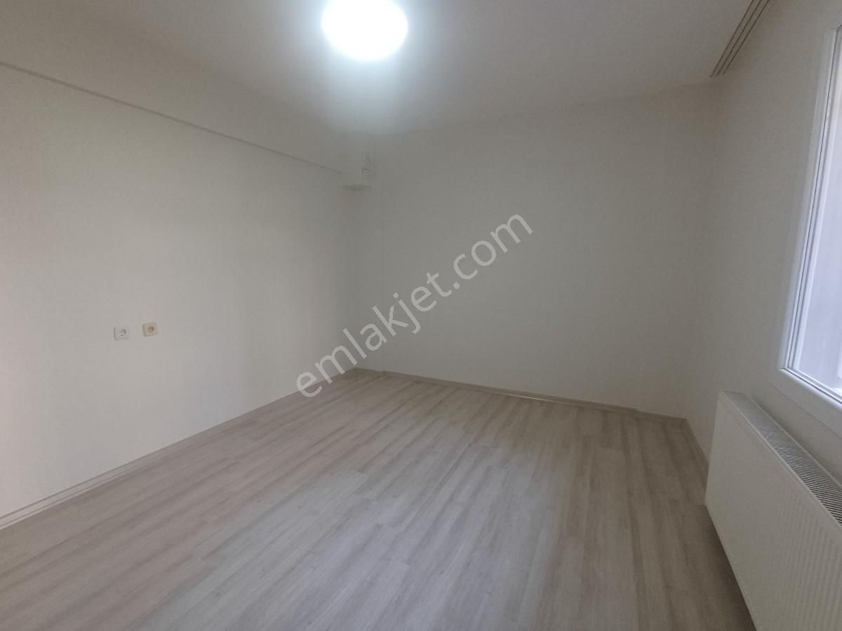Bornovada Seçkin Aileler İçin 3+1 Ferah Kiralık Daire - Görsel 20