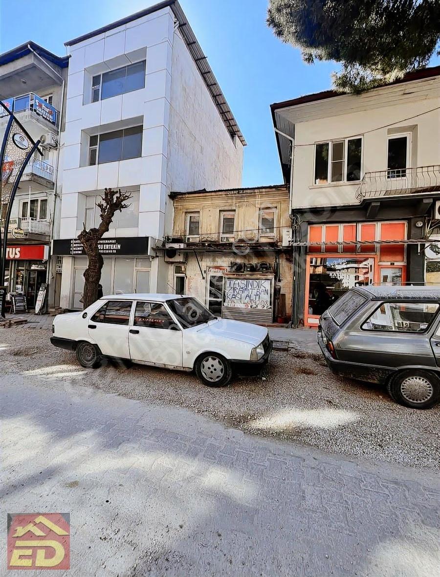 Buldan'ın Merkezinde Satılık 159m² Arsa İçerisinde Dükkan!!