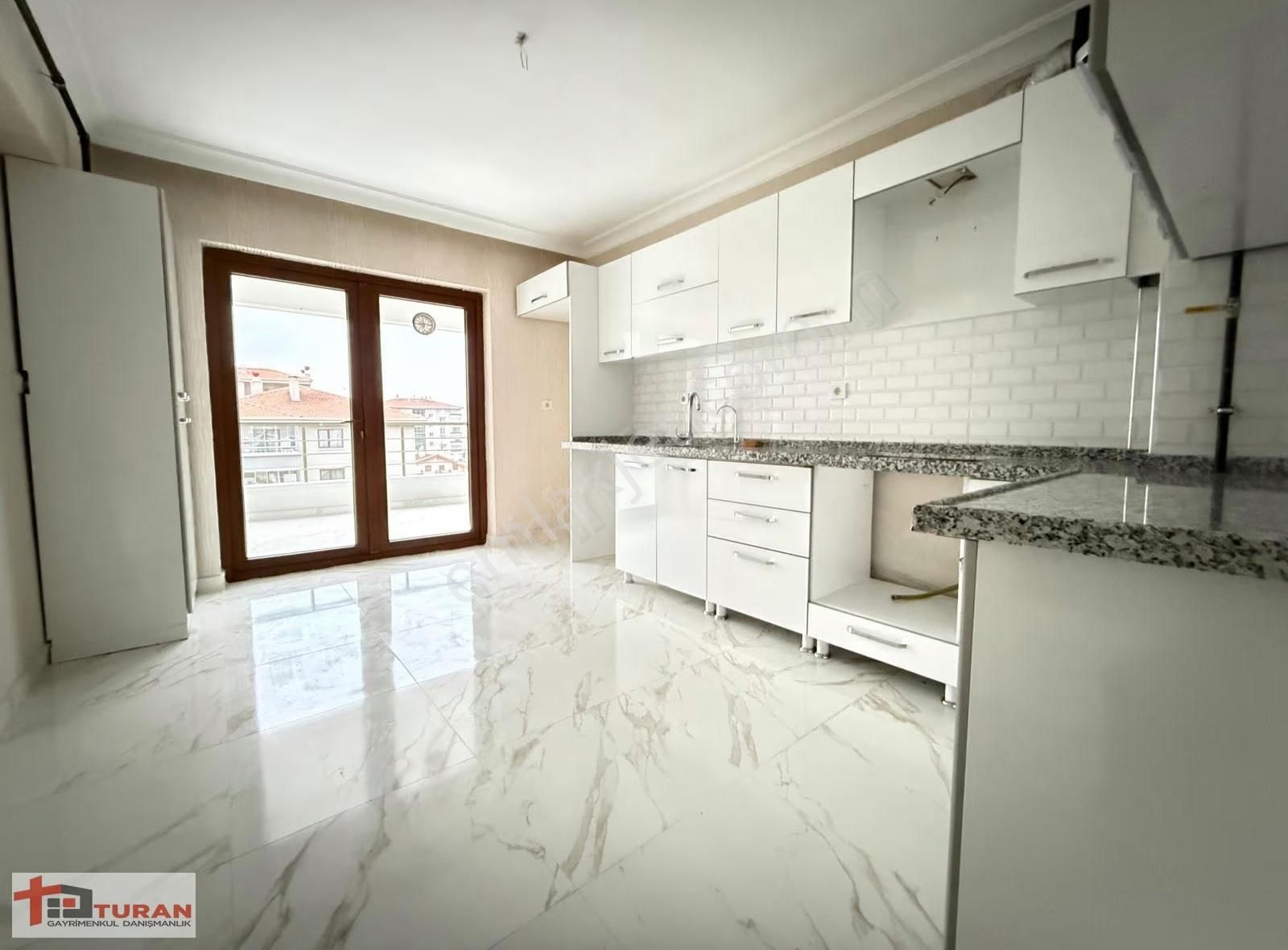 Çiğdemtepe'de Merkezi Lokasyonda 4+1 Kiralık Site Dairesi *