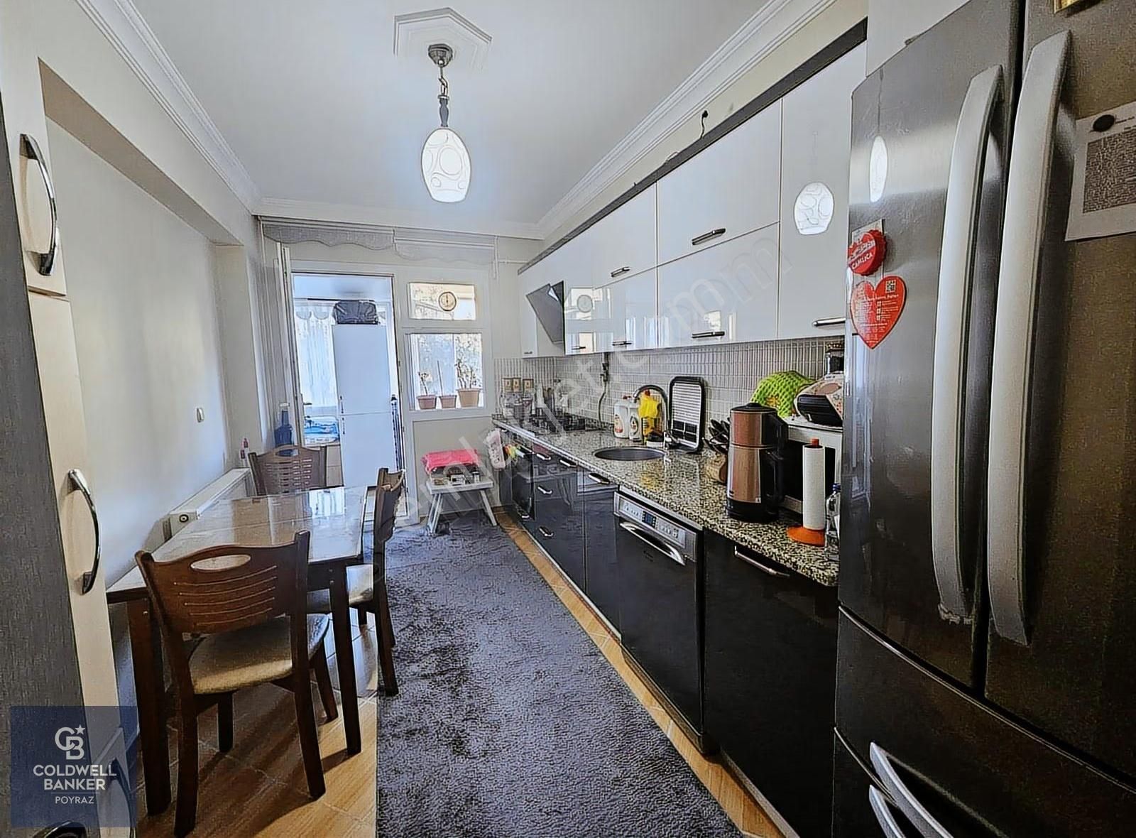 Menderes Merkezde Satılık 130 M2 3+1 Geniş Daire