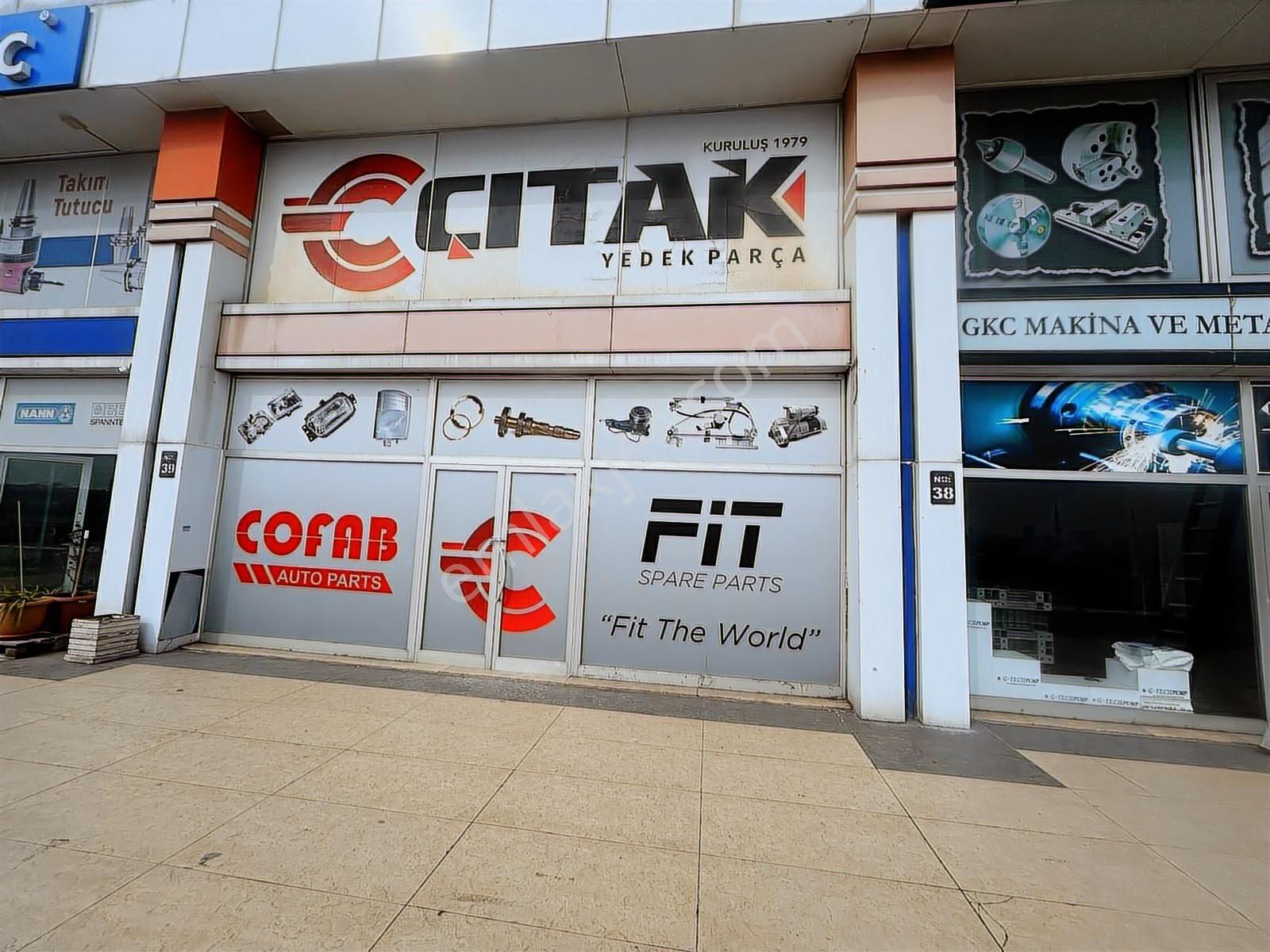 İkitelli Beyaz Tower'da Kiralık 141 M² Dükkan