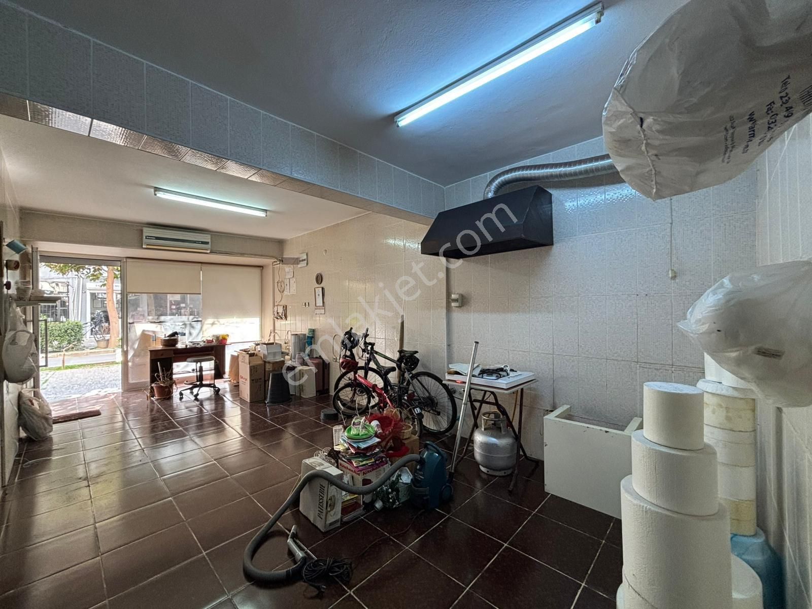 Alsancak Kahramanlarda Bacalı Wc’li 47m2 Kiralık Dükkan - Görsel 4