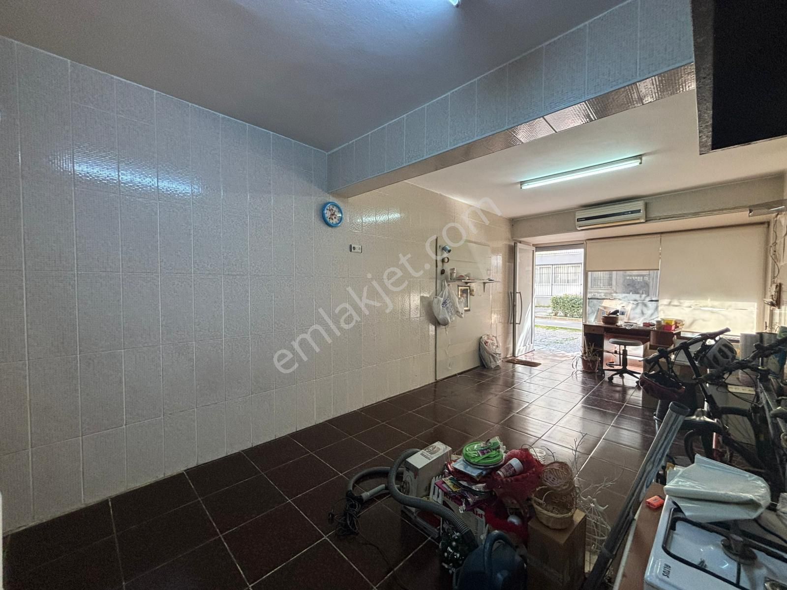 Alsancak Kahramanlarda Bacalı Wc’li 47m2 Kiralık Dükkan