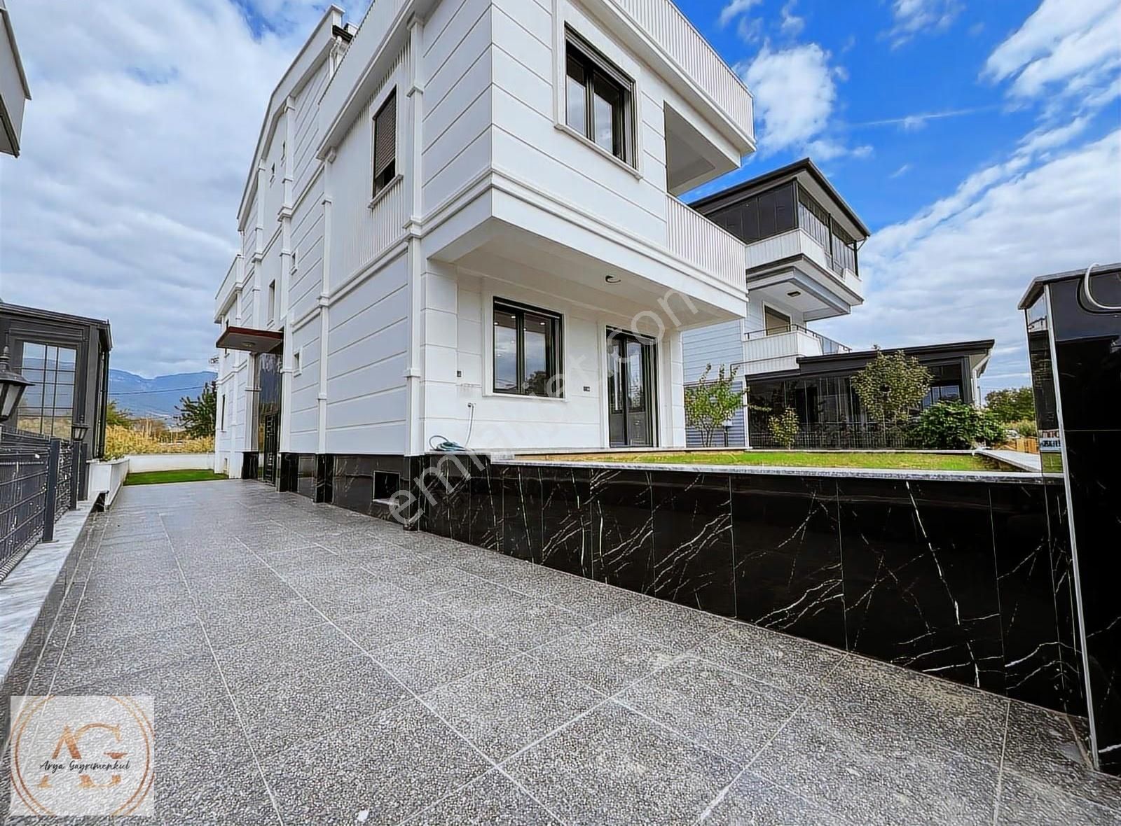 Akçay'da Bahçeli Lüks 2+1 Daire - Arya Gayrimenkul - Görsel 34