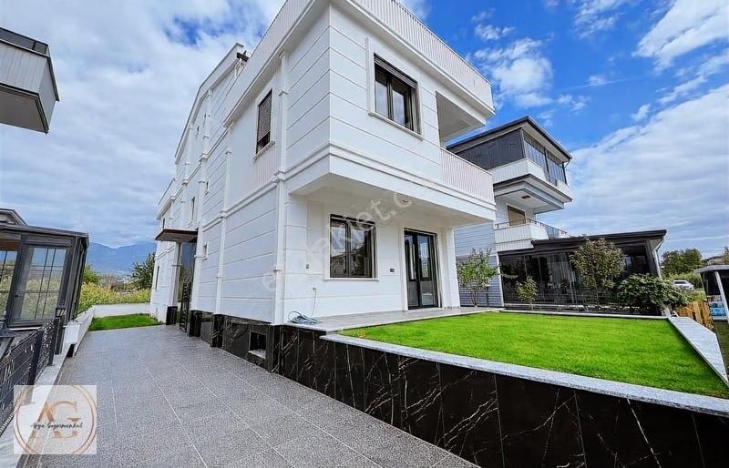 Akçay'da Bahçeli Lüks 2+1 Daire - Arya Gayrimenkul