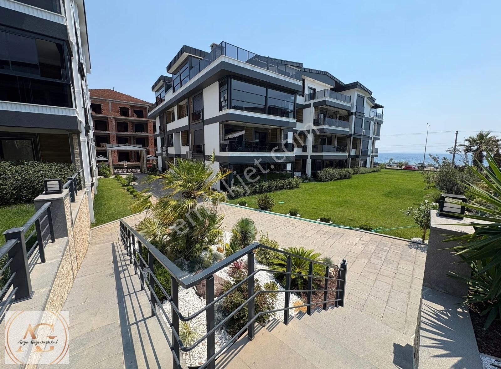 Altınoluk'ta Denize 50m, Havuzlu, Manzaralı 2+1 Satılık Daire - Görsel 27