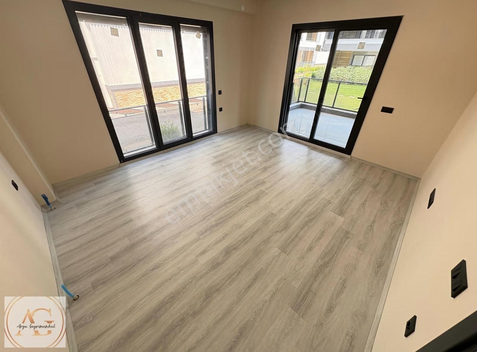 Altınoluk'ta Denize 50m, Havuzlu, Manzaralı 2+1 Satılık Daire - Görsel 6