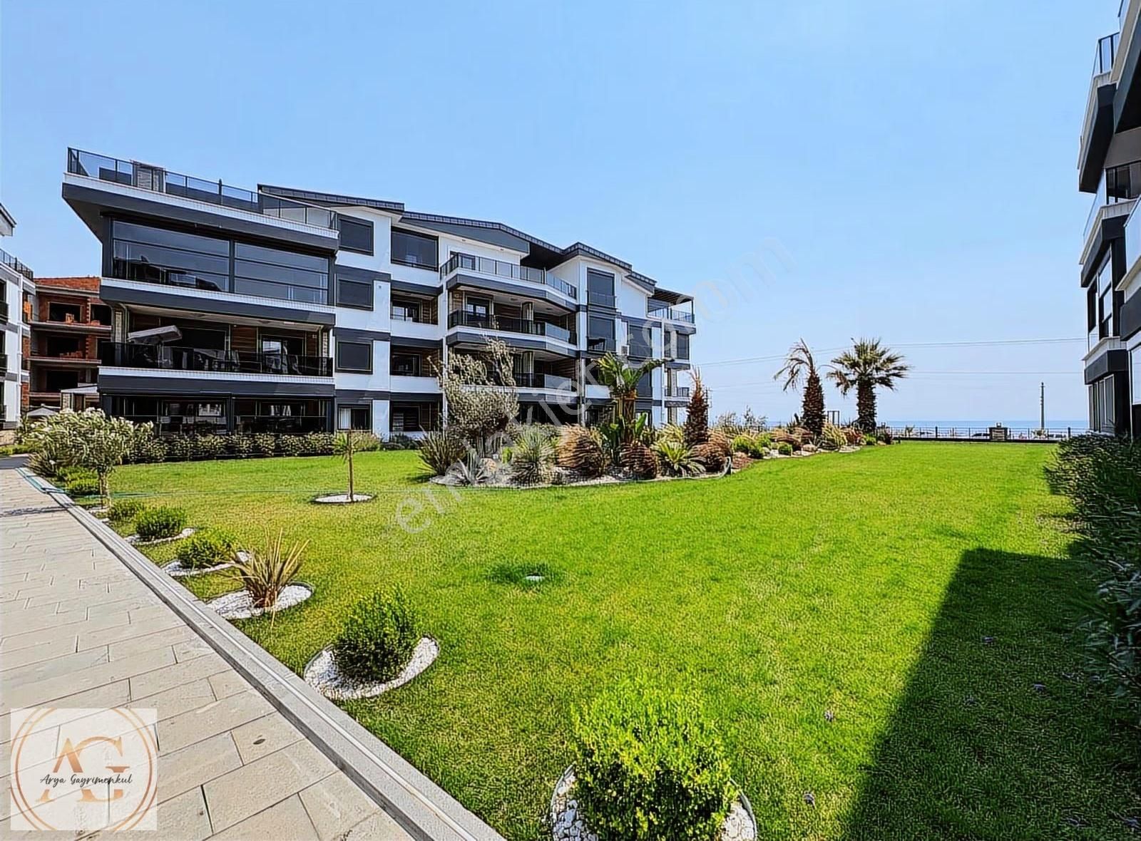 Altınoluk'ta Denize 50m, Havuzlu, Manzaralı 2+1 Satılık Daire - Görsel 21