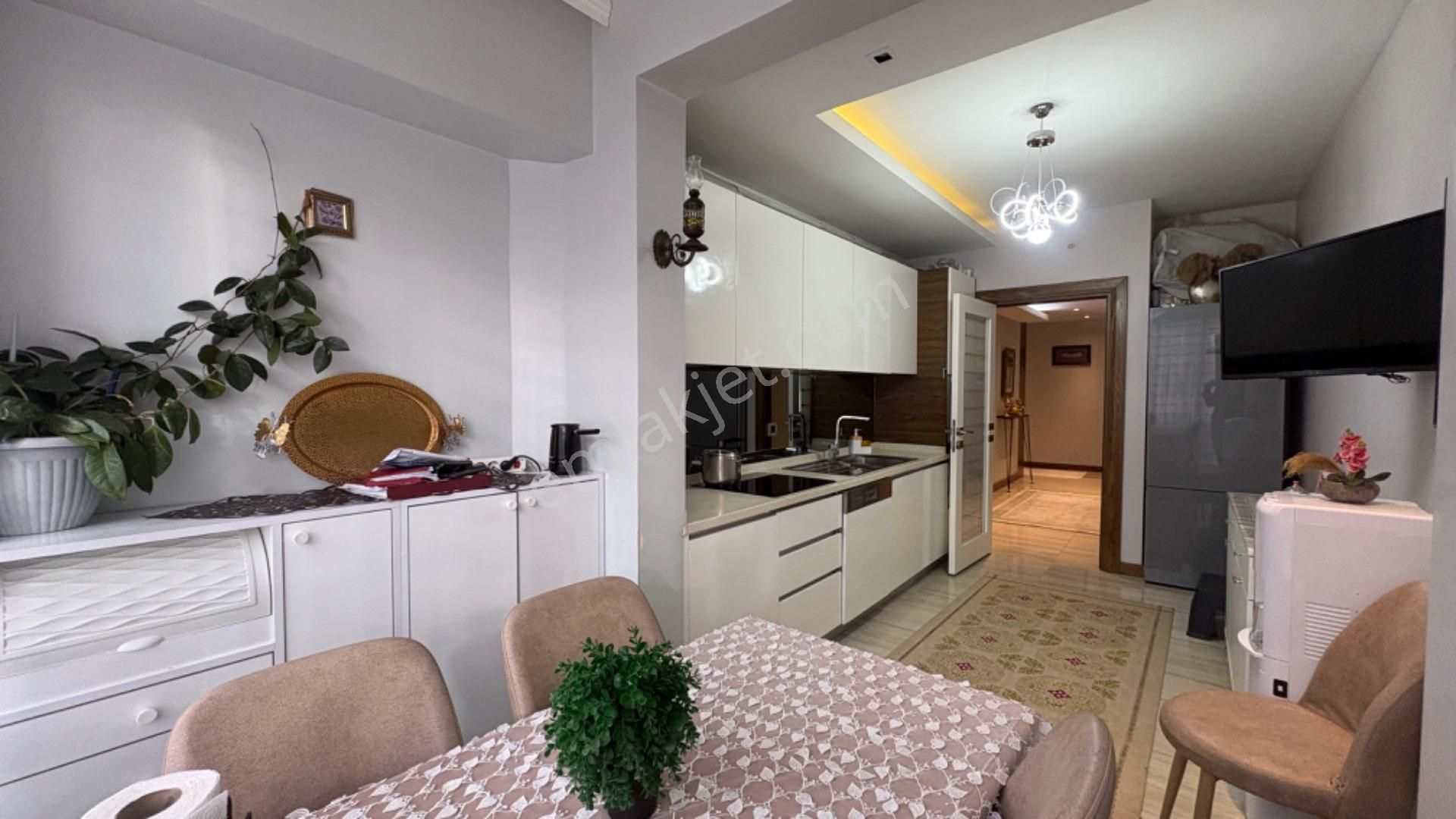 Mollateam Bayrampaşa Gülpark Yuvam Evleri’nde Havuz Yanı Kış Bahçeli Prestijli Satılık 3+1 - Görsel 11