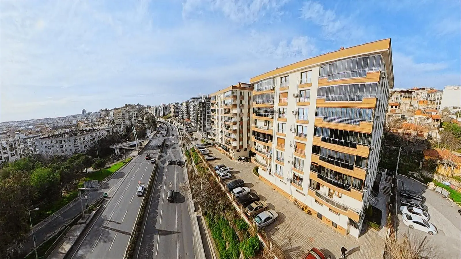 Karşıyakada Satılık Daire 3+1 Site İçerisinde Kredi Sorunu Yok