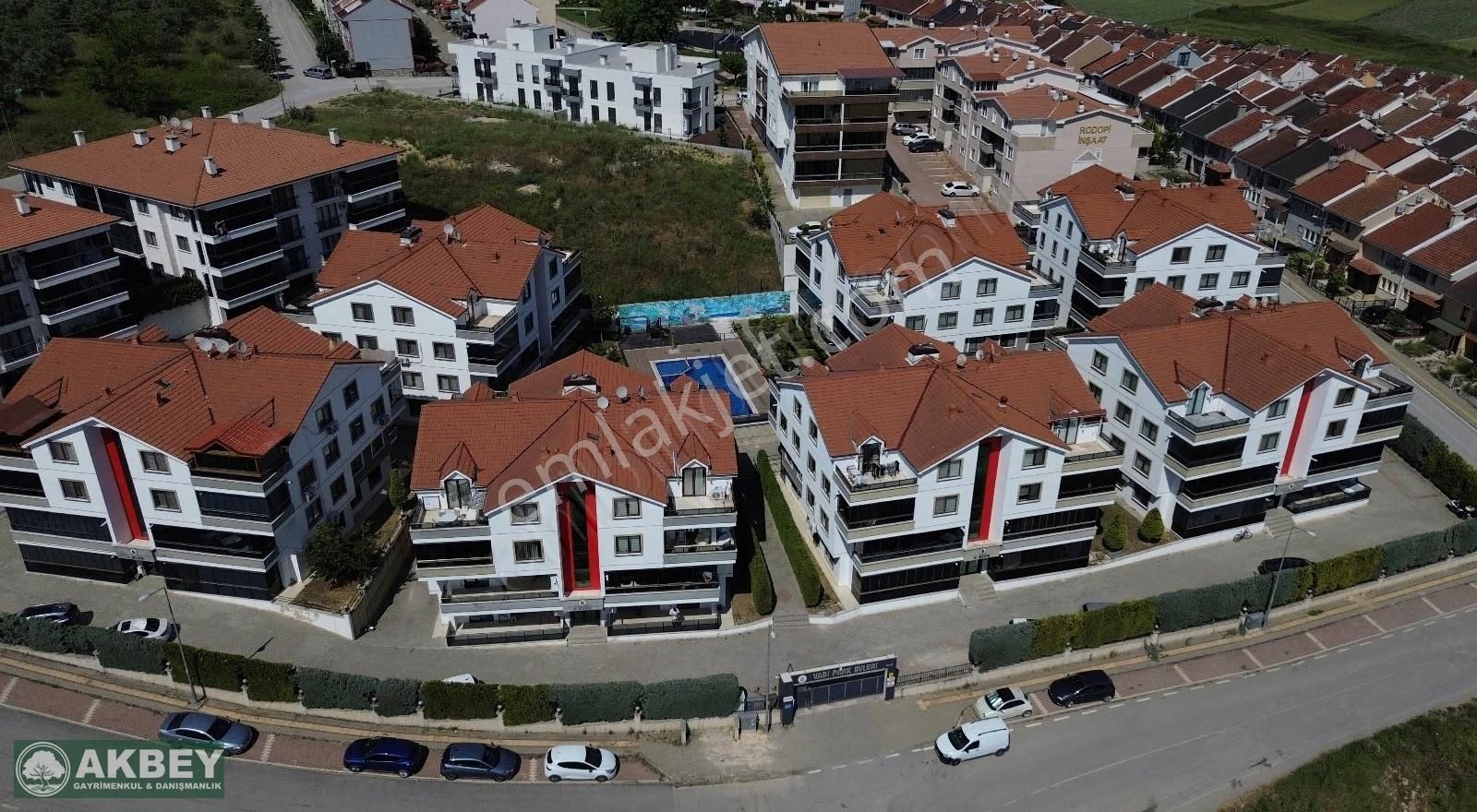 Akbey'de Kurtuluş Mahallesi Site İçerisinde 3+1 Bahçe Katı