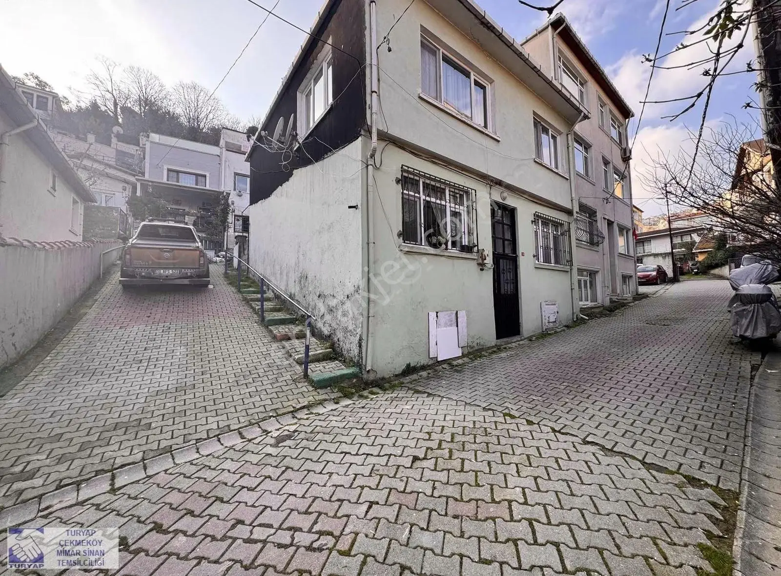 Sarıyer Büyükdere Sahile Çok Yakın Satılık 2 Katlı Müstakil Ev