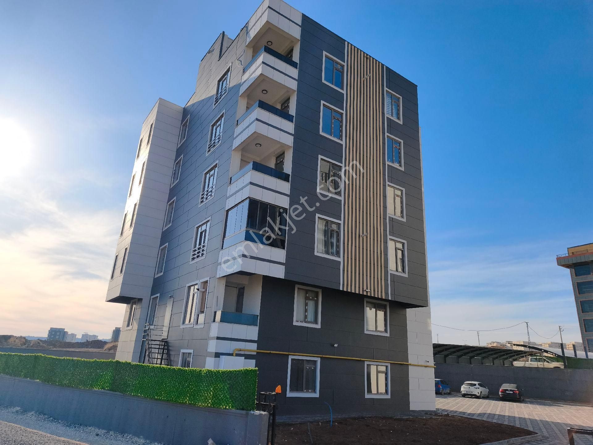 Bayram Şekeri Acilde Batıkentte Satılık 2+1 Daşre Daire 1 Yaşında 2 Bloklu Site İçinde - Görsel 26