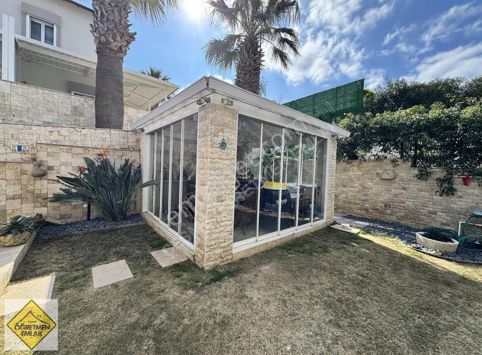 Çeşme Dalyan Deniz Manzaralı,müstakil Havuzlu,tripleks Villa - Görsel 14