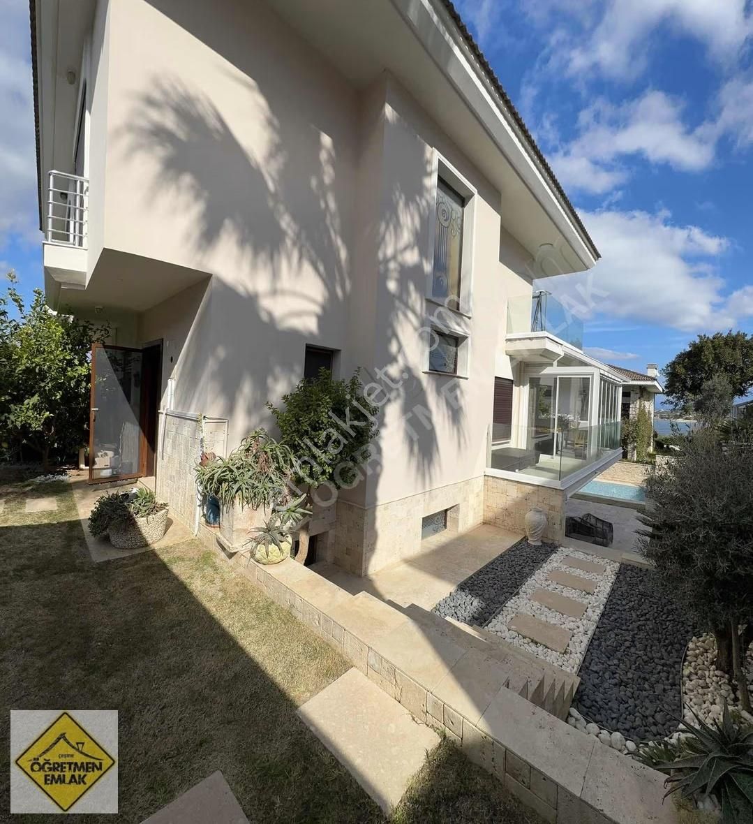 Çeşme Dalyan Deniz Manzaralı,müstakil Havuzlu,tripleks Villa - Görsel 16