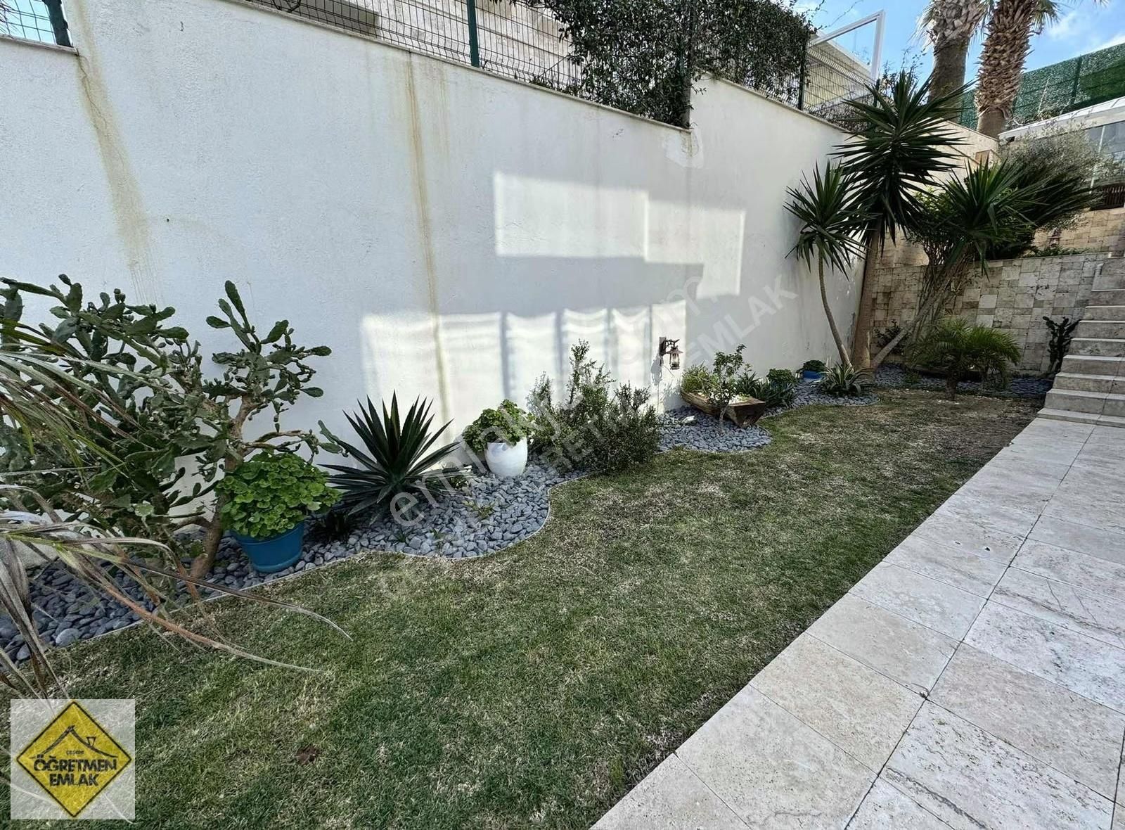 Çeşme Dalyan Deniz Manzaralı,müstakil Havuzlu,tripleks Villa - Görsel 17