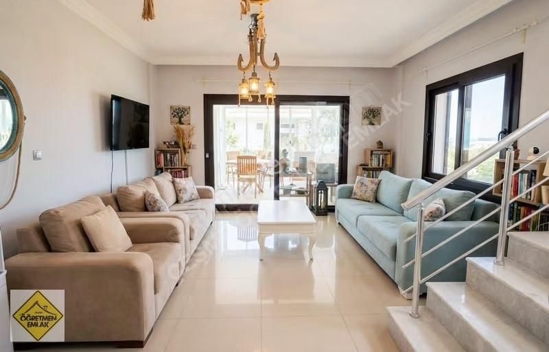 Çeşme Dalyan Deniz Manzaralı,müstakil Havuzlu,tripleks Villa - Görsel 4