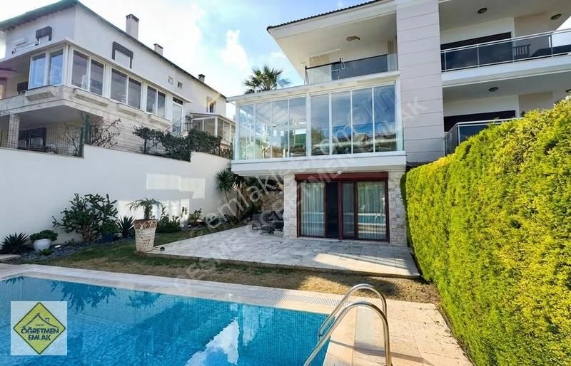 Çeşme Dalyan Deniz Manzaralı,müstakil Havuzlu,tripleks Villa - Görsel 7
