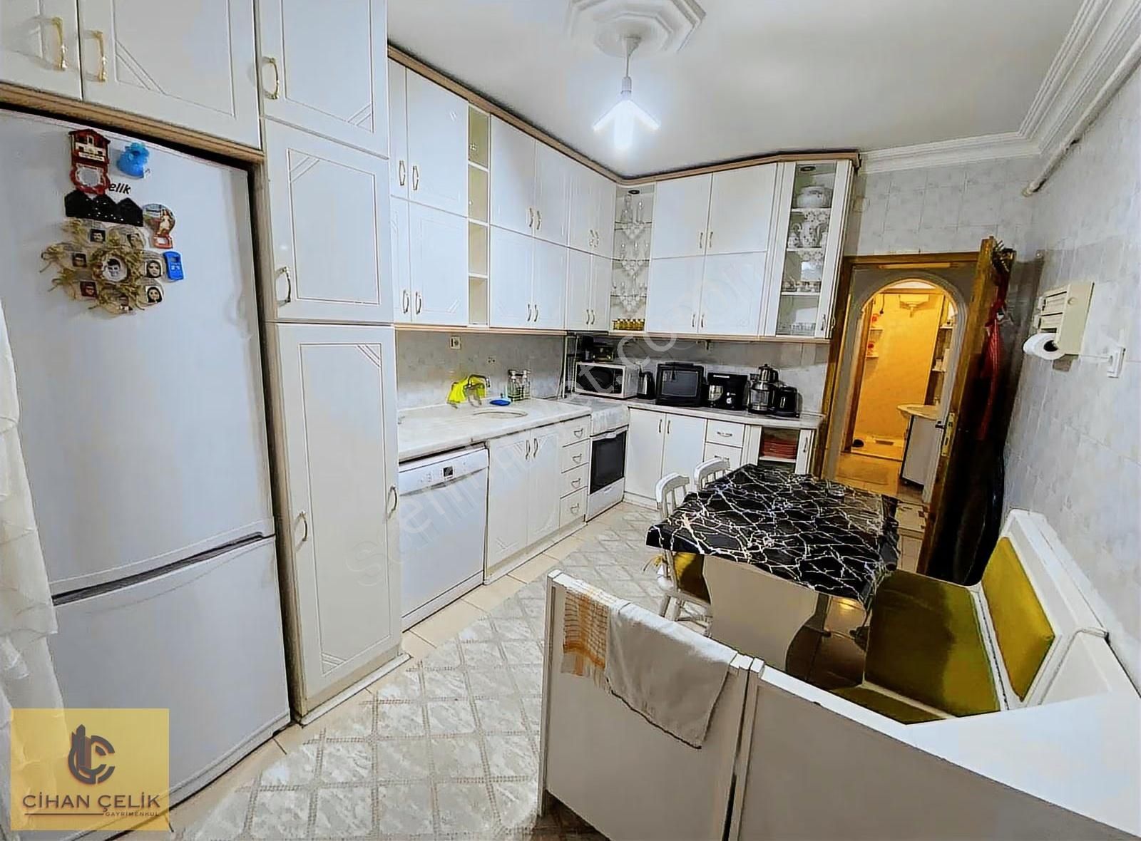 Aydınlıkevler Mahallesinde Tamamı Satılık 8+3 Bina - Görsel 16