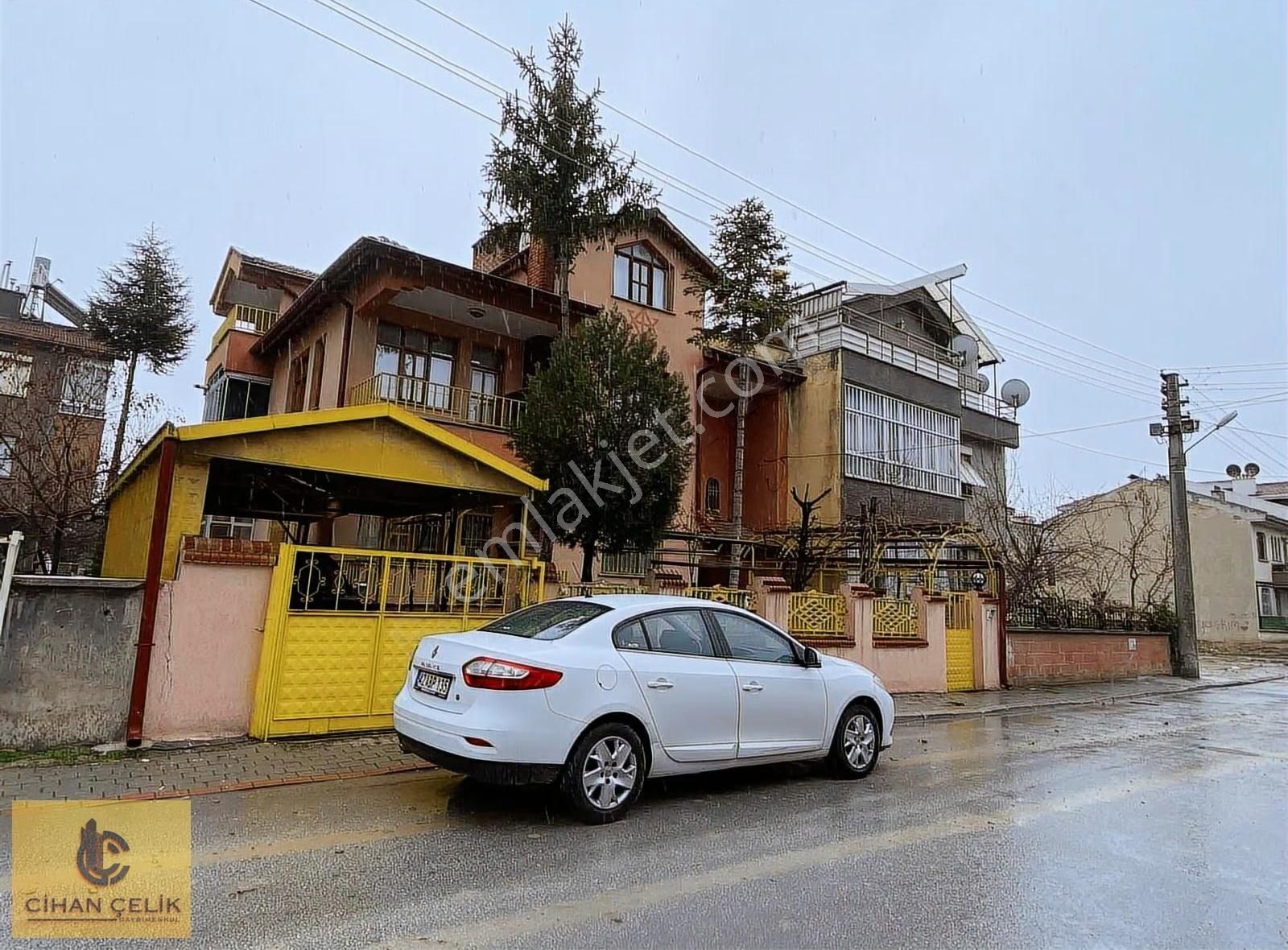 Aydınlıkevler Mahallesinde Tamamı Satılık 8+3 Bina - Görsel 9