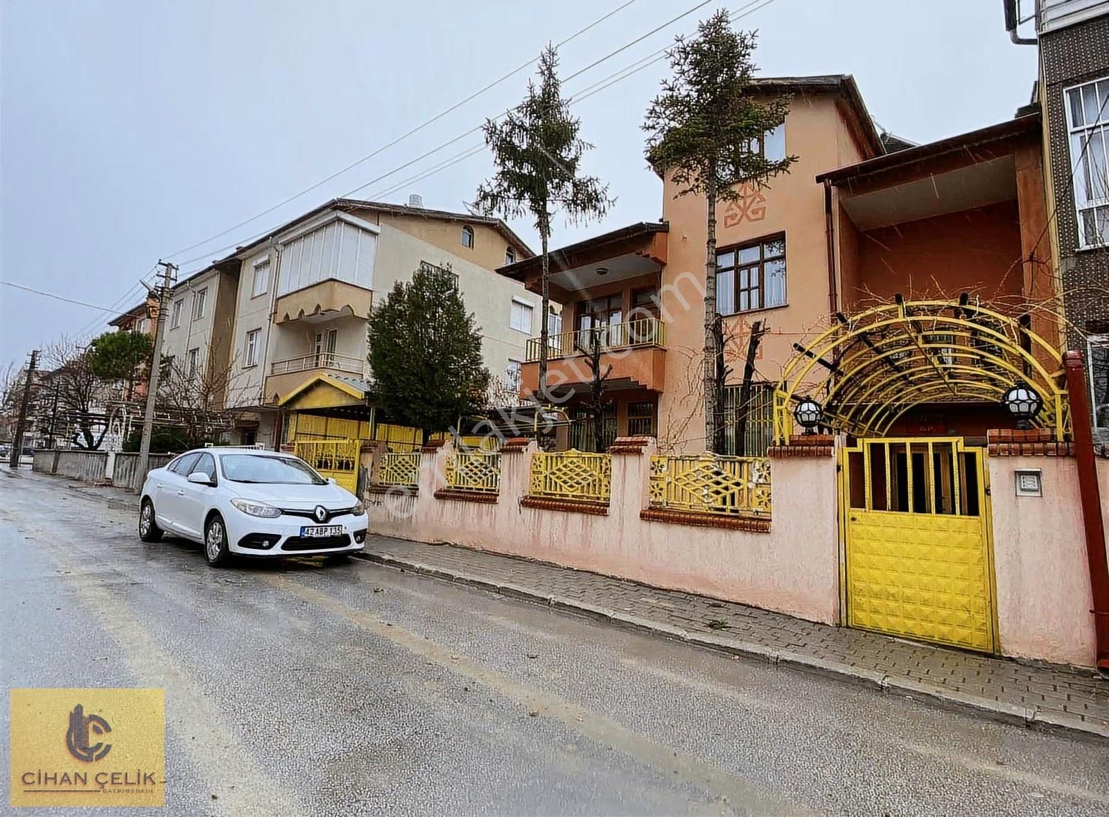 Aydınlıkevler Mahallesinde Tamamı Satılık 8+3 Bina