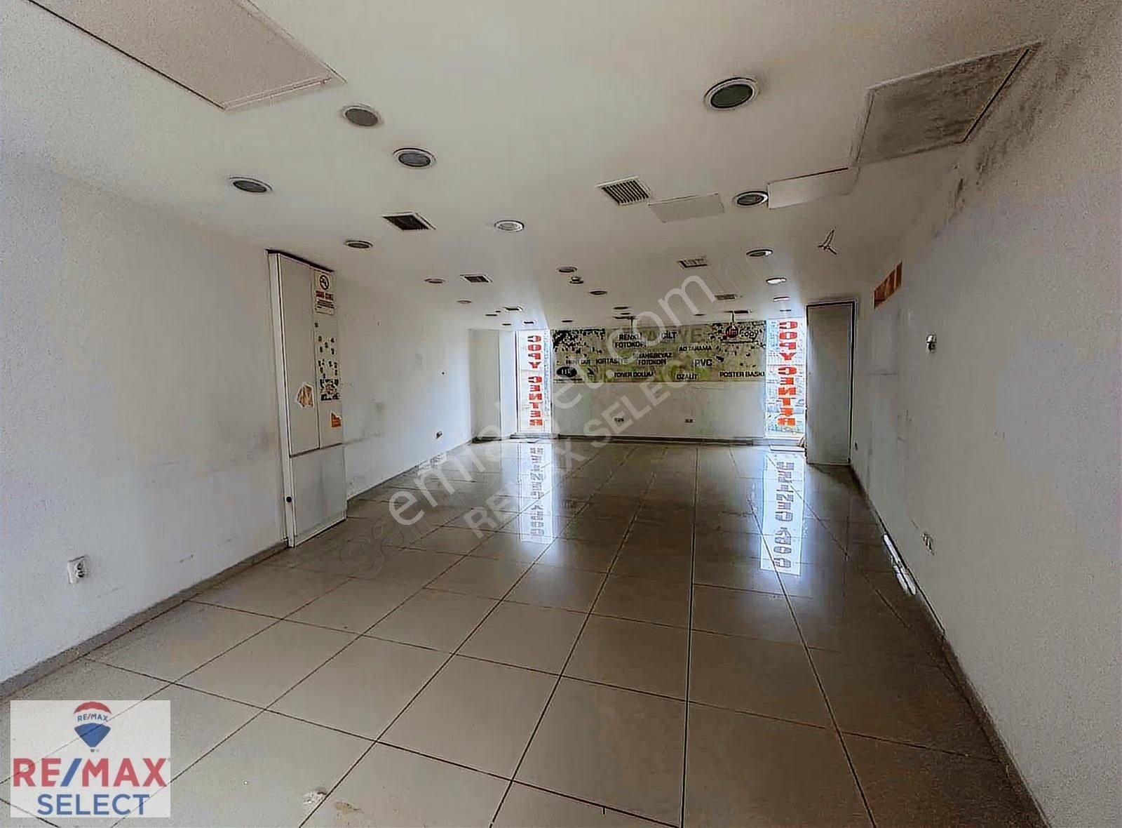Remax Select-dünya Ticaret Merkezi- Giriş Kat Ofis-büro