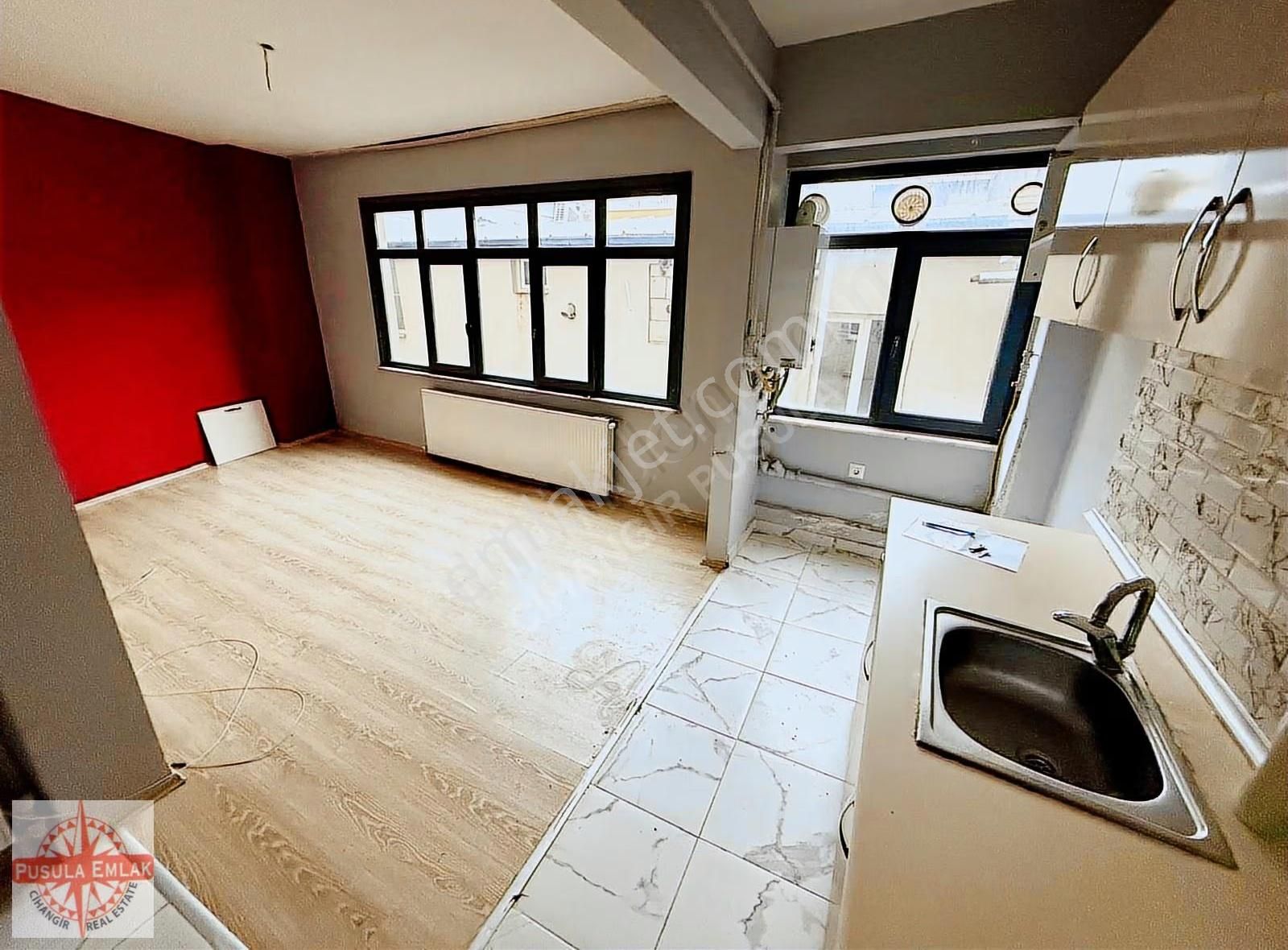 Cihangir Pürtelaş Sokak'ta 1. Kat 1+1 Kiralık Daire - Görsel 2