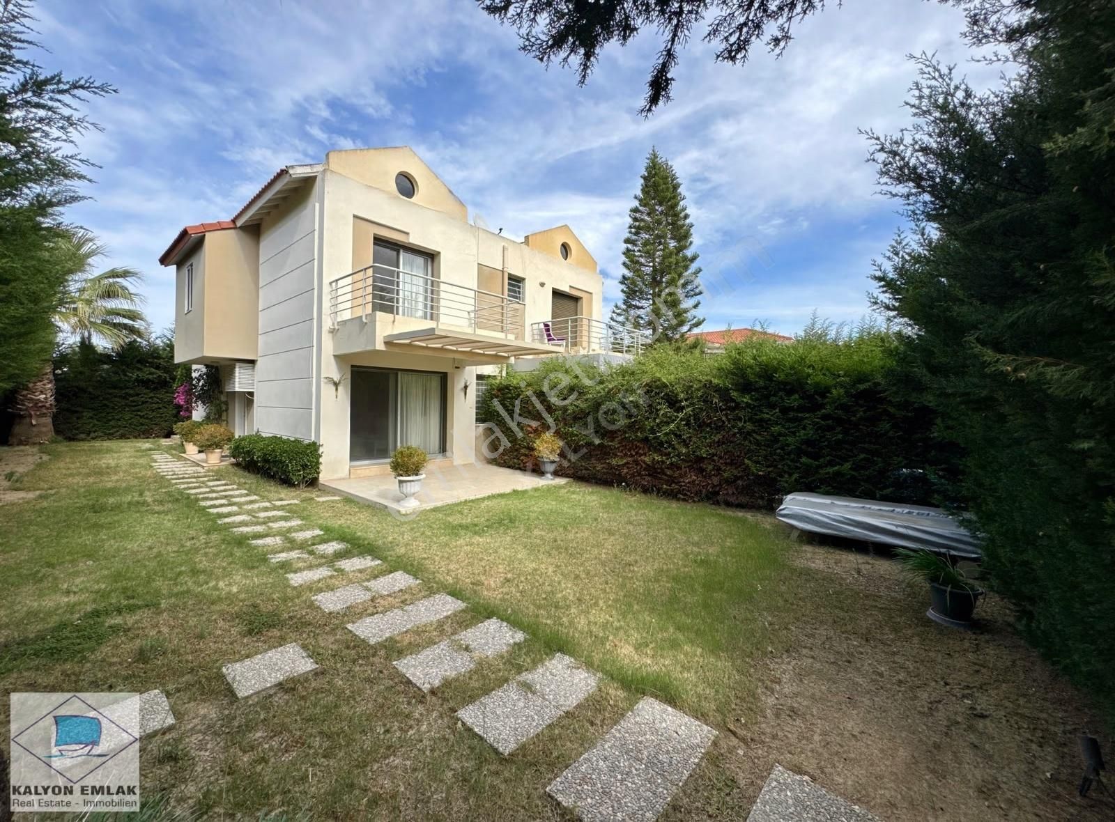 Kalyon'dan Satılık Alaçatı Göbene'de İkiz Müstakil Villa