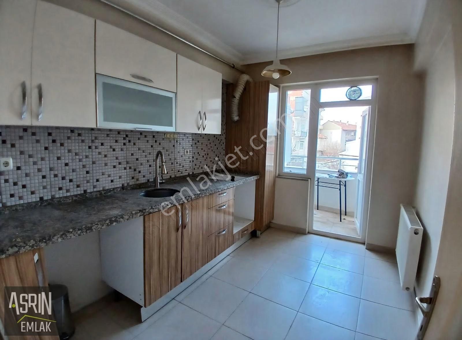 Orhaniye Mahallesinde Ara Kat 3+1 Kiralık Daire - Görsel 3