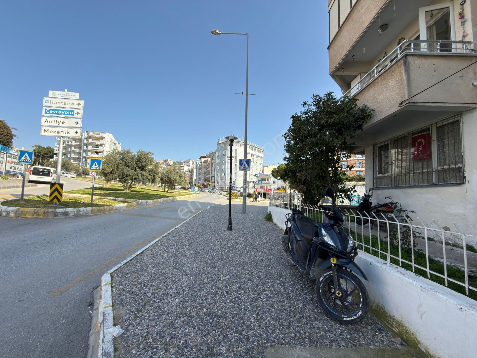 Aclass Emlaktan Kuşadasının Tam Merkezınde Kısmi Manzaralı Yatırımlık Full Eşyalı Fırsat Daire - Görsel 35