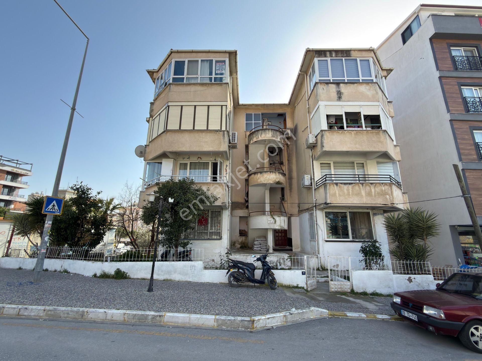 Aclass Emlaktan Kuşadasının Tam Merkezınde Kısmi Manzaralı Yatırımlık Full Eşyalı Fırsat Daire - Görsel 2