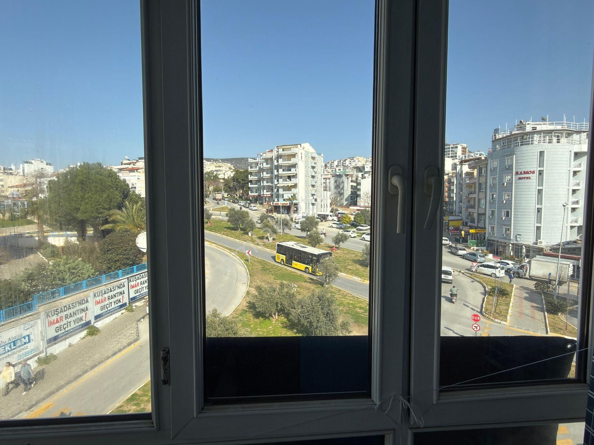 Aclass Emlaktan Kuşadasının Tam Merkezınde Kısmi Manzaralı Yatırımlık Full Eşyalı Fırsat Daire - Görsel 31