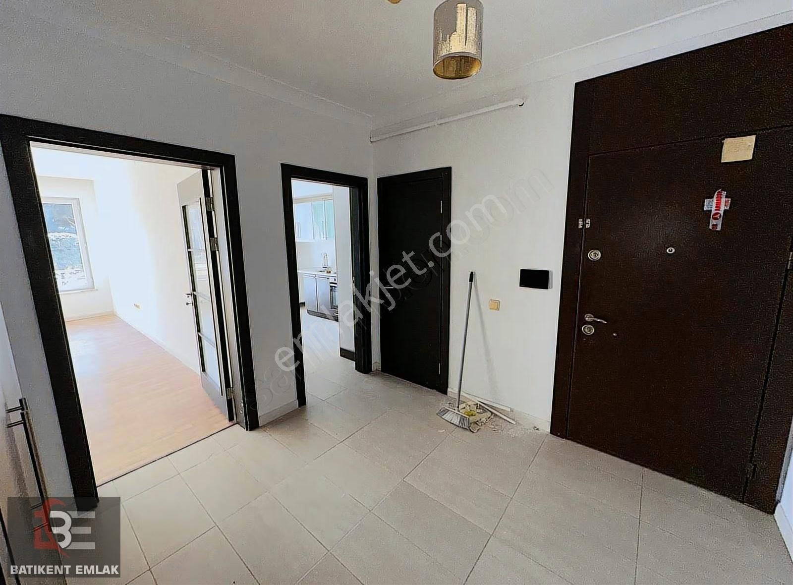 Batıkent Emlak'tan Canlı Güvenlikli Sitede Giriş Kat Daire - Görsel 2