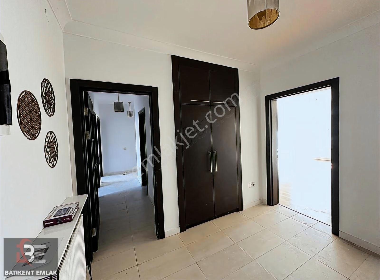 Batıkent Emlak'tan Canlı Güvenlikli Sitede Giriş Kat Daire - Görsel 3