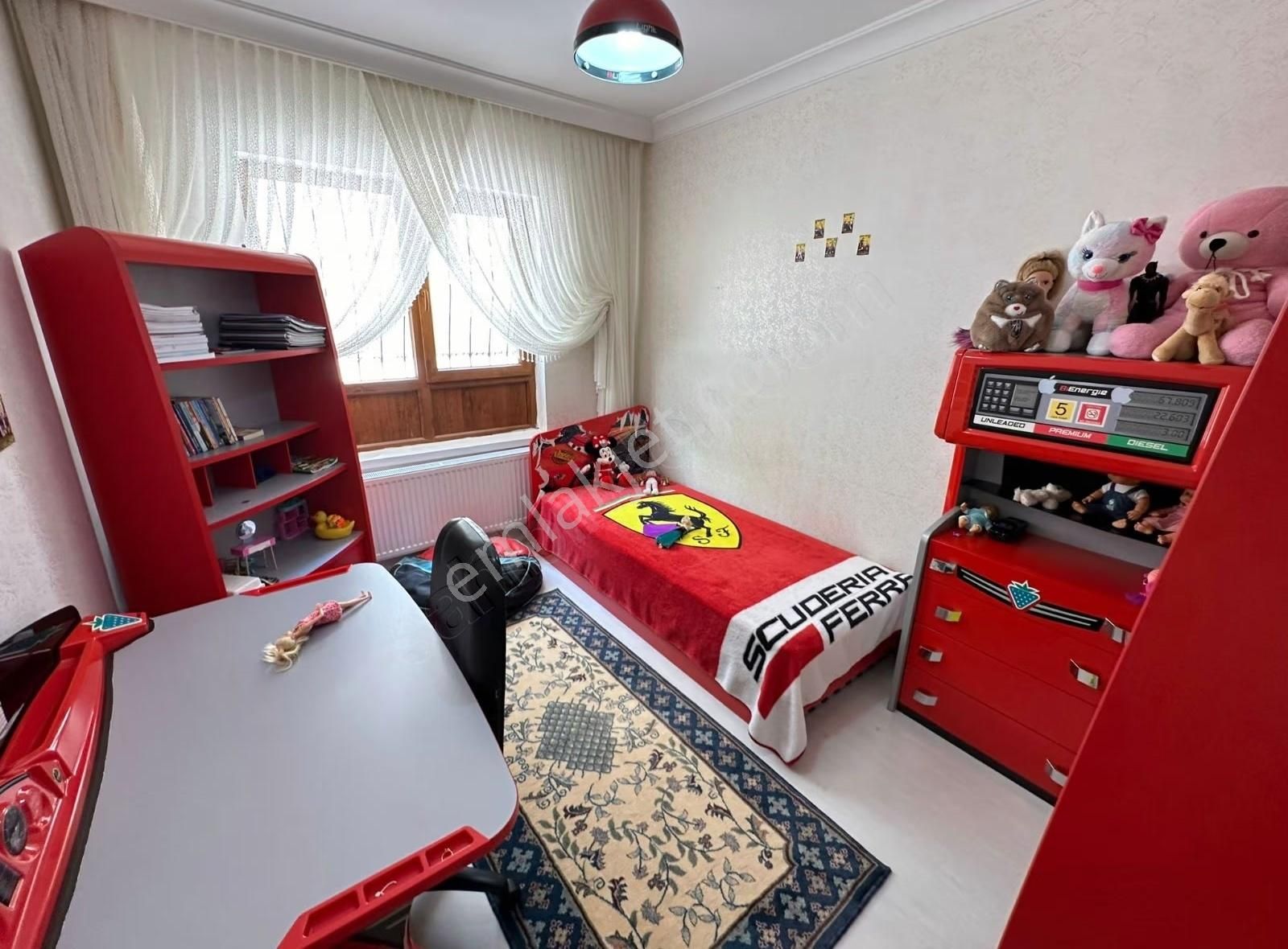 Atapark Cadde Dibi Merkezi Konumlu Giyinme Odalı Ful Yapılı 4+1 - Görsel 8