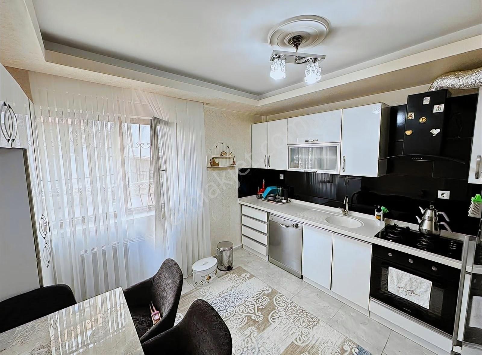 Atapark Cadde Dibi Merkezi Konumlu Giyinme Odalı Ful Yapılı 4+1 - Görsel 28