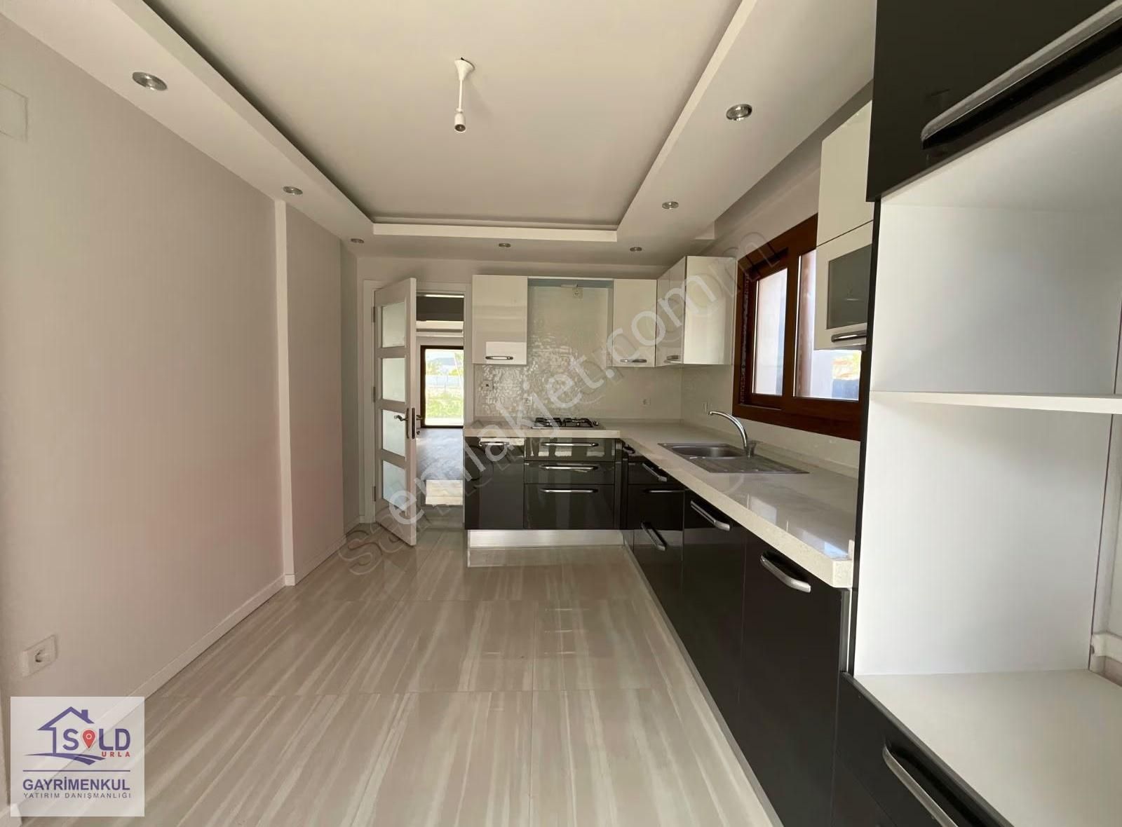 Urla Atatürk Mah Tam Müstakil 6+1 Satılık - Görsel 11