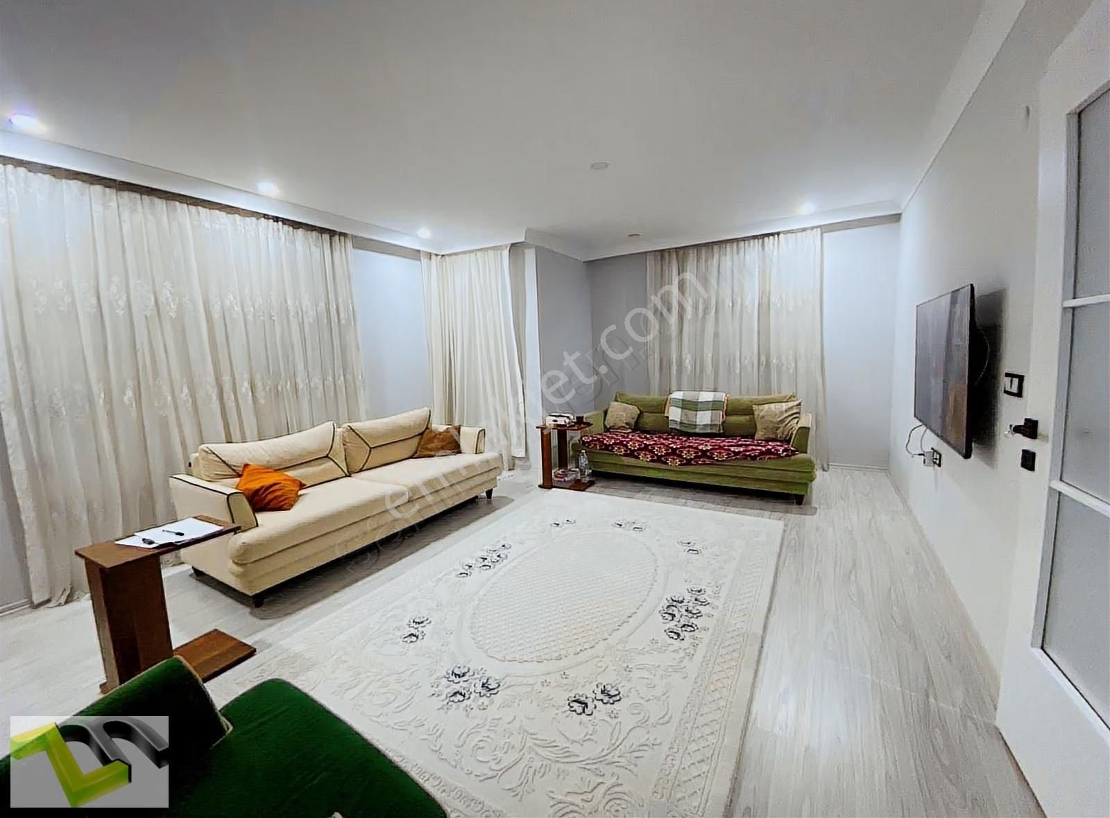 Metroya Yakın Satılık 4+2 Çatı Dublex 2 Bölünmüş - Görsel 13