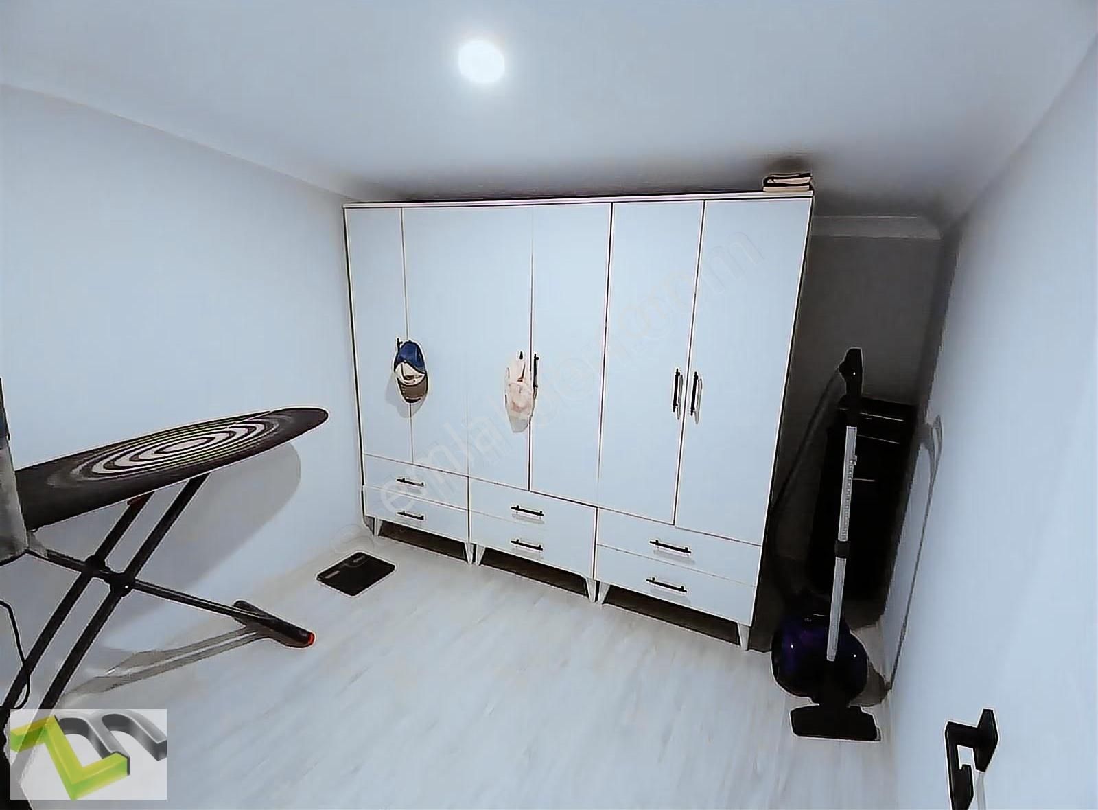 Metroya Yakın Satılık 4+2 Çatı Dublex 2 Bölünmüş - Görsel 4