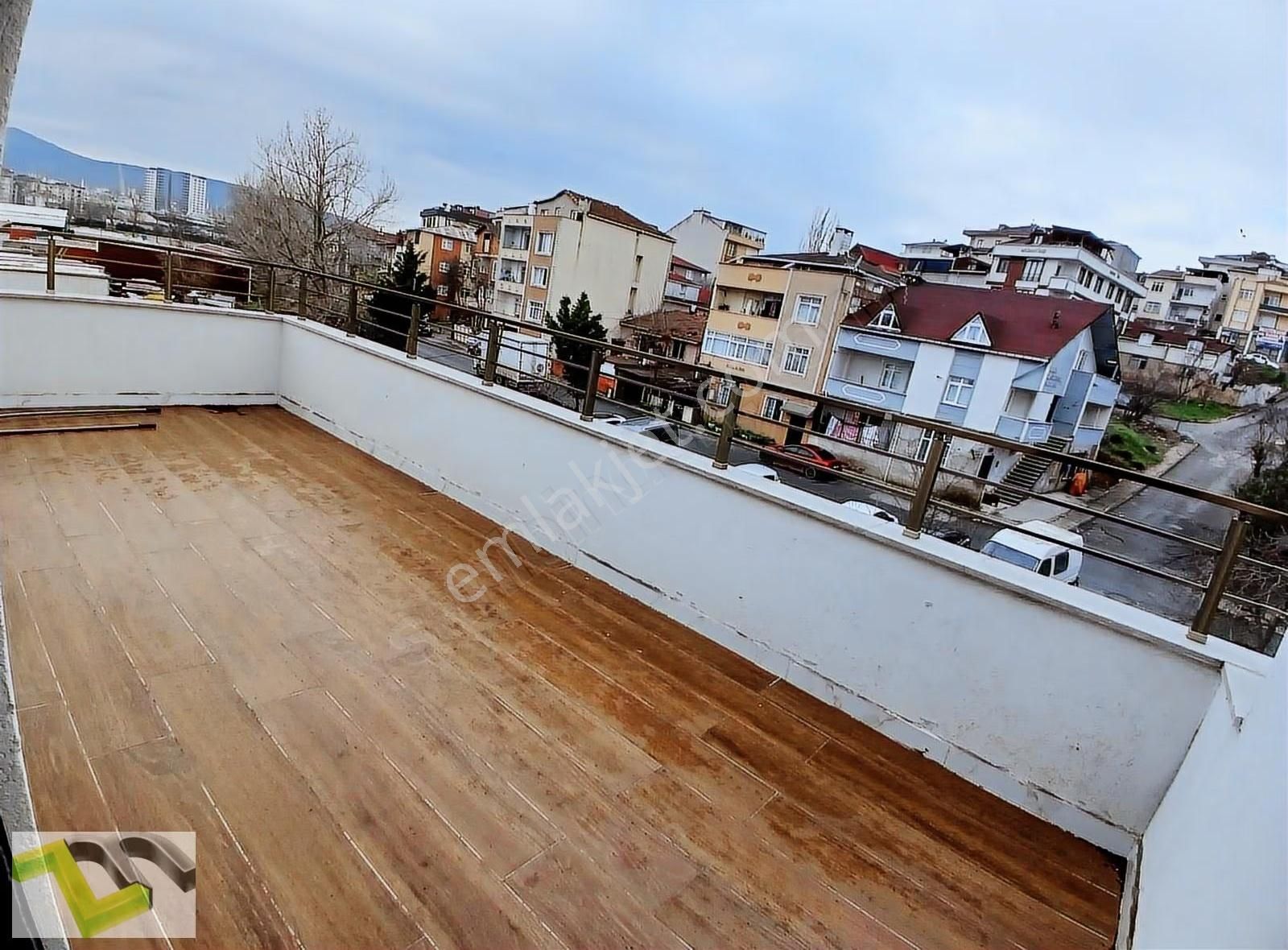 Metroya Yakın Satılık 4+2 Çatı Dublex 2 Bölünmüş - Görsel 9