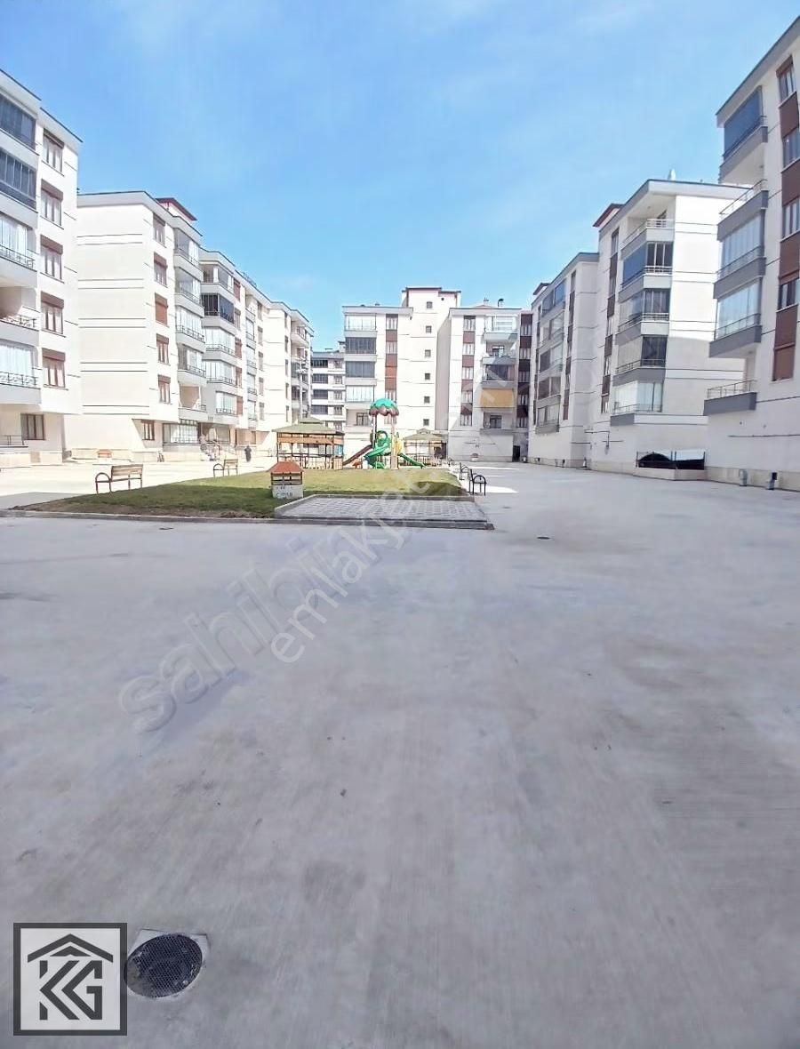 Kocalardan Ulubatlıhasan Mahallesi İl Jandarma Arakat Geniş 3+1