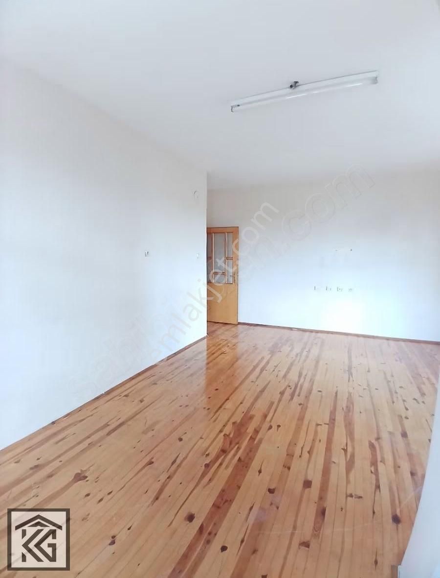 Ulubatlıhasan Mahallesi Anakara Caddesi Metro Market Arkası 3+1 - Görsel 8