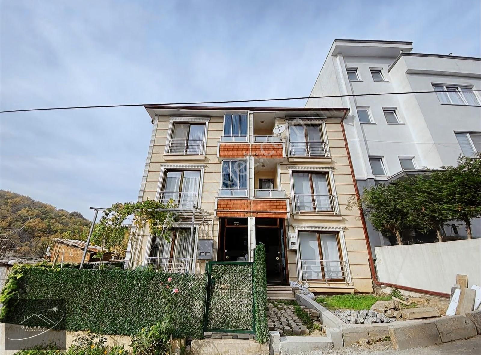 Şehir İçinde Bahçeli Yaşam! Beşköprü'de Satılık 2+1 Daire