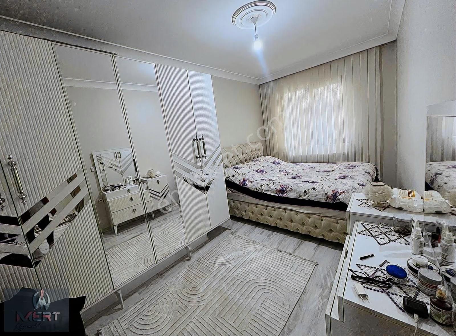 Metroya 2 Dk 2+1 Güney Cephe Asansörlü Balkonlu İskanlı Ara Kat - Görsel 12